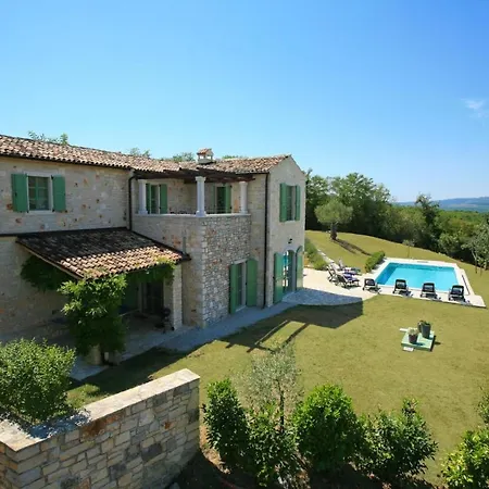 Sleeps 8 Pool Wifi