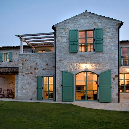 Sleeps 8 Pool Wifi