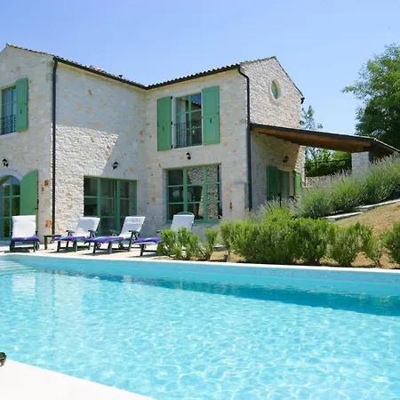 Sleeps 8 Pool Wifi Brkac